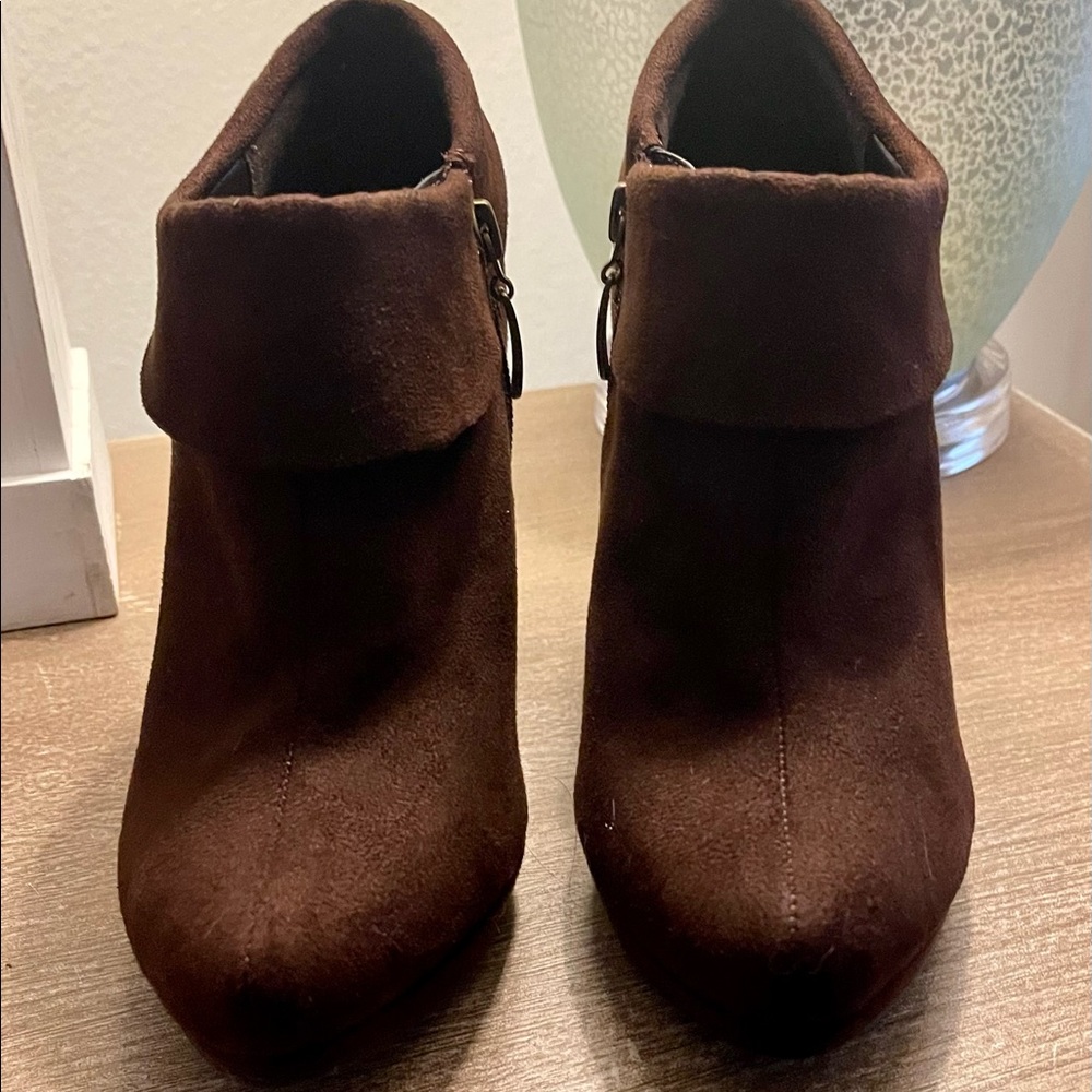 Suede brown heel boots